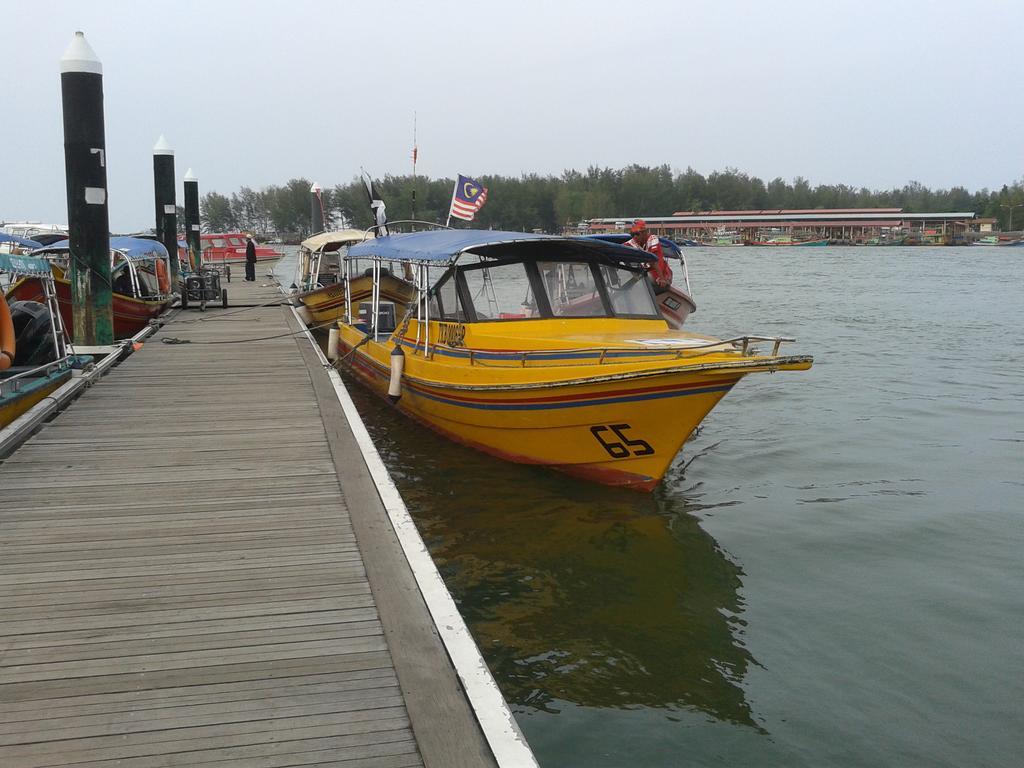 IZ Budget Kampung Kuala Besut Eksteriør billede